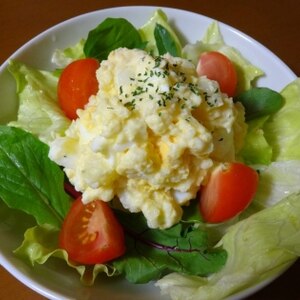 卵とポテトのヨーグルトサラダ